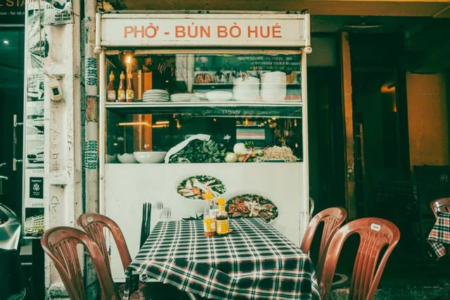 Không gian quán phở Việt Nam